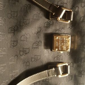 Dooney & Bourke small tote handbag, mint cond